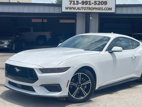 Used 2025 Ford Mustang Coupe RWD image 18