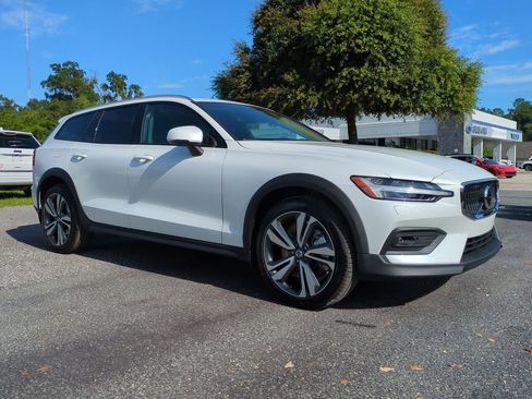 New 2026 Volvo V60 B5 Cross Country Plus w/ Protection Package Premier image 2