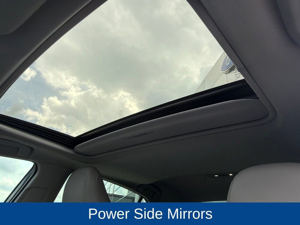 Used 2019 Toyota Camry SE w/ Carpet Mat Package FWD image 16