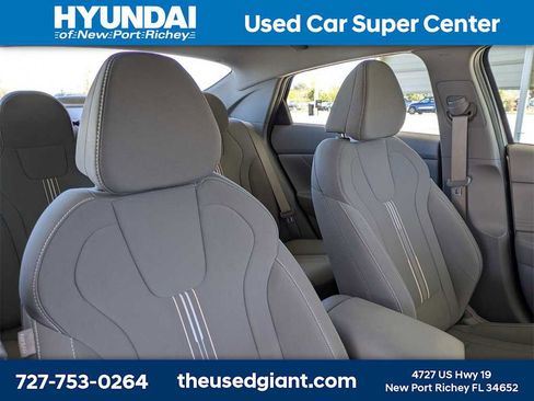 Used 2023 Hyundai Elantra SEL w/ Preferred Accessory Package image 6