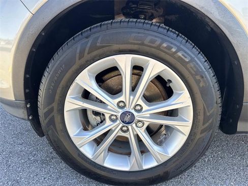 Used 2017 Ford Escape SE image 9