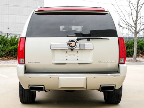 Used 2013 Cadillac Escalade Platinum image 5