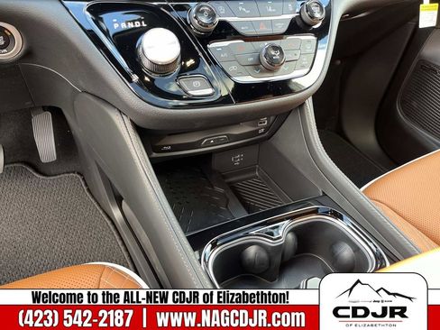 New 2026 Chrysler Pacifica Pinnacle image 28