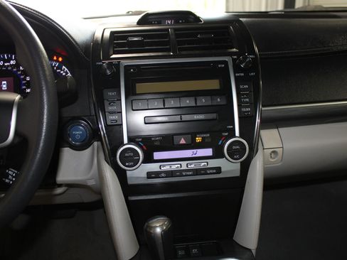 Used 2012 Toyota Camry LE image 13