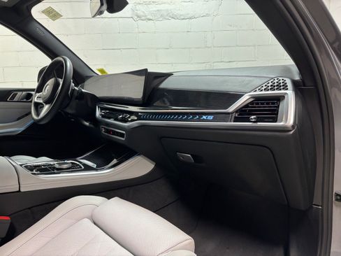 Used 2024 BMW X5 xDrive40i w/ M Sport Package AWD/4WD image 30