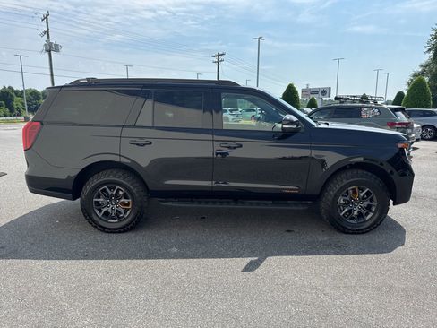Used 2025 Ford Expedition Tremor AWD/4WD image 8