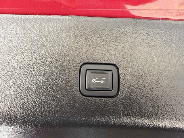 Used 2023 Chevrolet Traverse LT w/ LT Premium Package AWD/4WD image 8