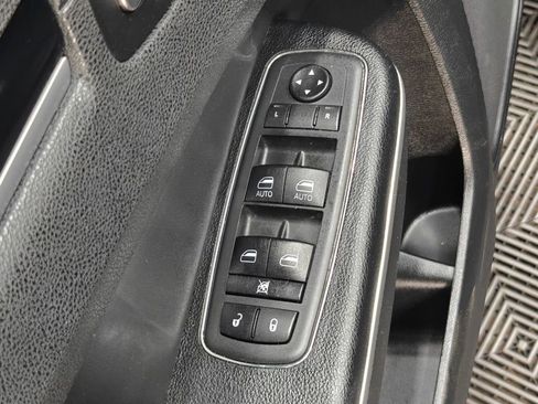 Used 2020 Chrysler 300 S AWD/4WD image 47