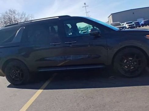 New 2026 Kia Carnival SX w/ SX Dark Edition Package FWD image 4