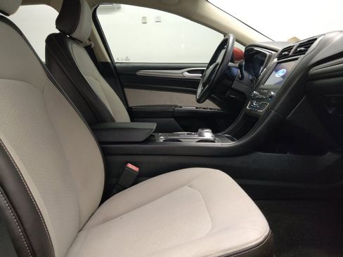 Used 2020 Ford Fusion SE w/ Equipment Group 151A FWD image 21