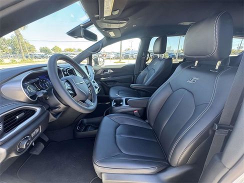New 2026 Chrysler Pacifica Select w/ S Appearance Package image 12
