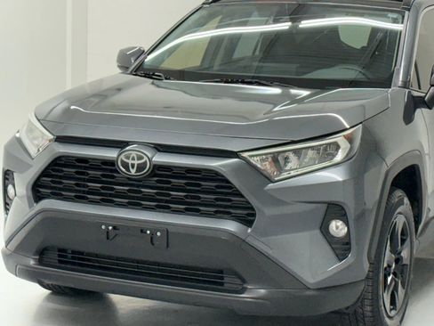 Used 2019 Toyota RAV4 XLE w/ Convenience Package image 8