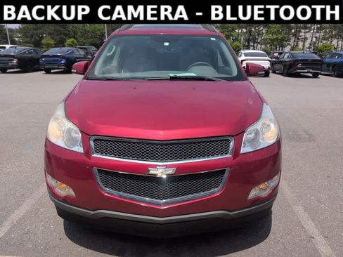 Used 2012 Chevrolet Traverse LT FWD image 2