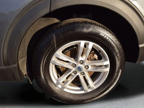 Certified 2023 Ford Explorer XLT image 5