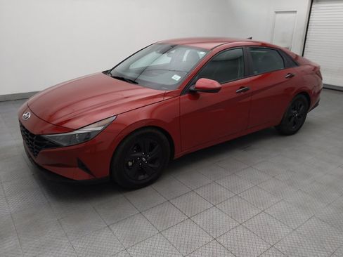 Used 2021 Hyundai Elantra SEL w/ Cargo Package FWD image 2