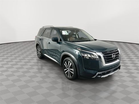 Used 2023 Nissan Pathfinder Platinum image 2