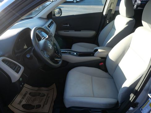 Used 2021 Honda HR-V LX image 10