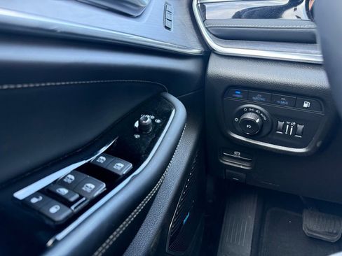 Used 2023 Jeep Grand Cherokee Overland w/ Rear Seat Video Group I image 9