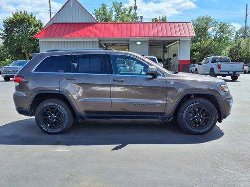 Used 2020 Jeep Grand Cherokee Laredo image 6
