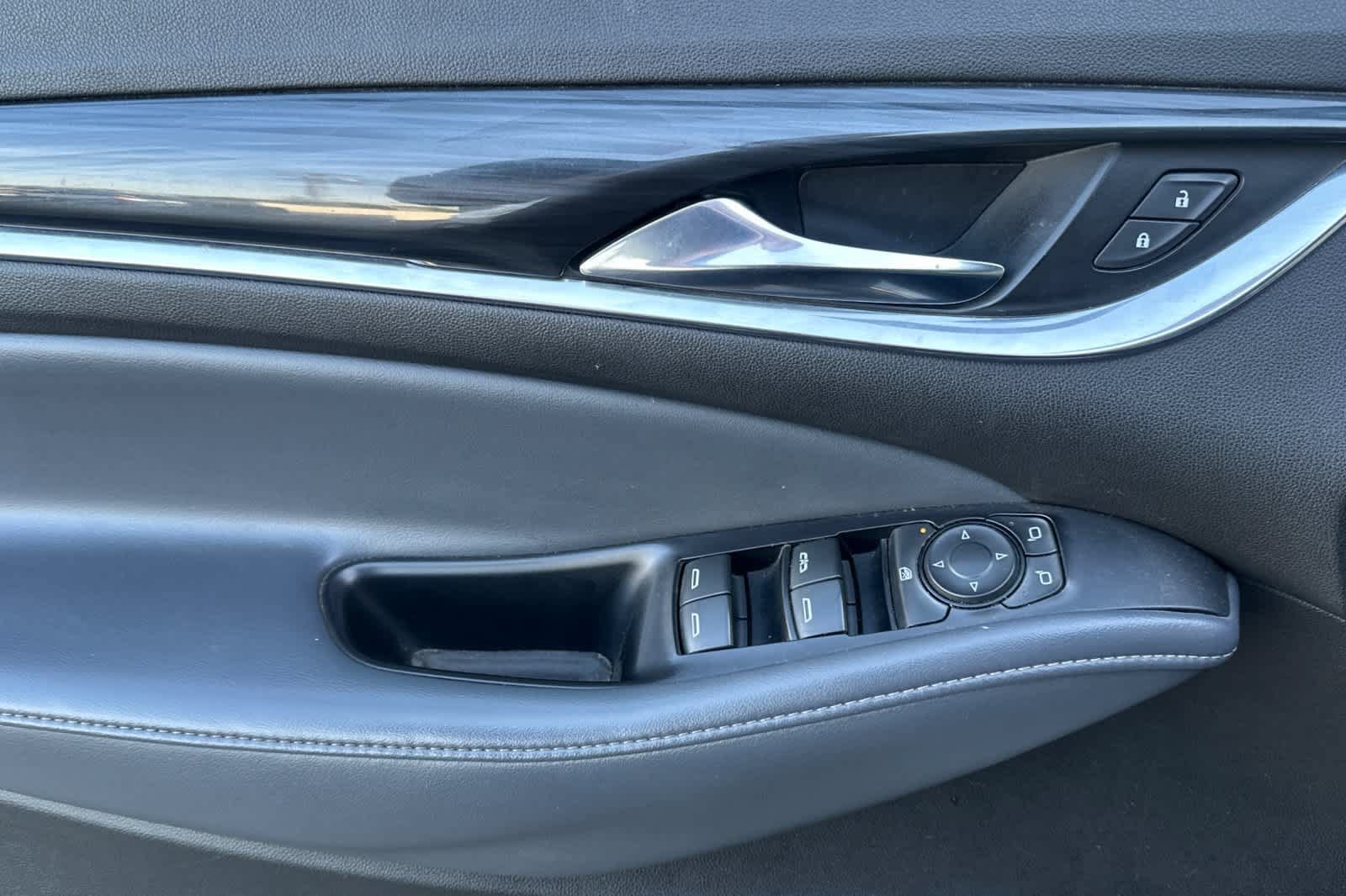 Used 2021 Buick Enclave Essence FWD image 15