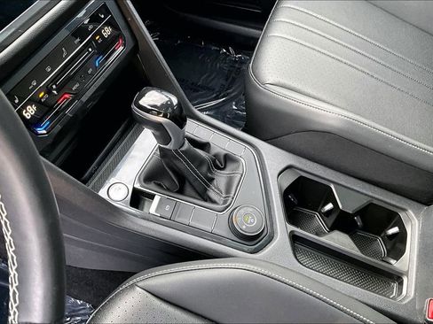 Used 2023 Volkswagen Tiguan SE w/ Panoramic Sunroof Package AWD/4WD image 18