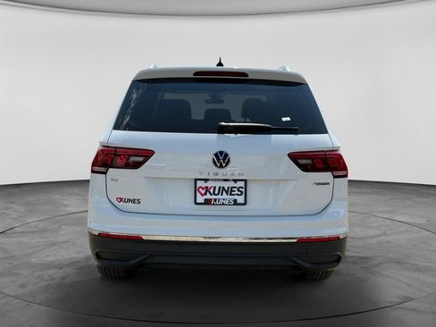 Used 2024 Volkswagen Tiguan SE AWD/4WD image 9