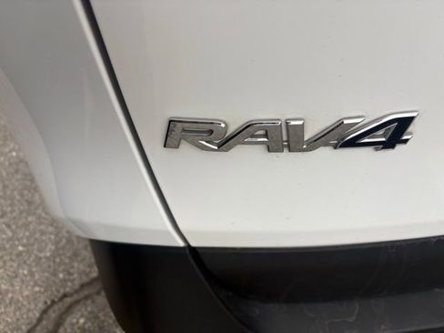 Used 2024 Toyota RAV4 LE AWD/4WD image 12