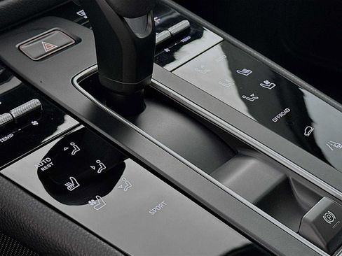 Certified 2026 Porsche Macan AWD/4WD image 21