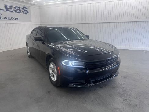 Used 2019 Dodge Charger SXT image 3