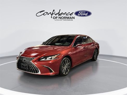 Used 2024 Lexus ES 350 Premium image 3