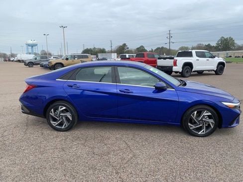 Used 2025 Hyundai Elantra SEL image 8