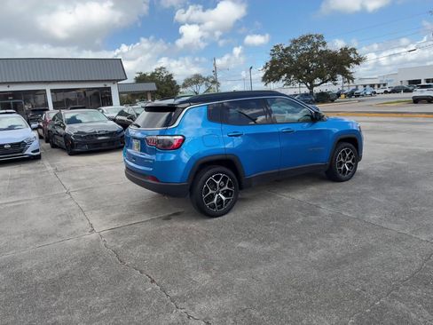 Used 2025 Jeep Compass Limited image 3