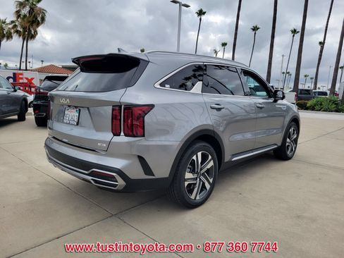 Used 2023 Kia Sorento SX Prestige w/ Panoramic Sunroof Package AWD/4WD image 4