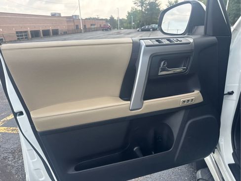 Used 2023 Toyota 4Runner Limited AWD/4WD image 9