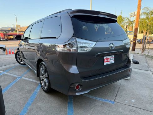 Used 2014 Toyota Sienna SE FWD image 5