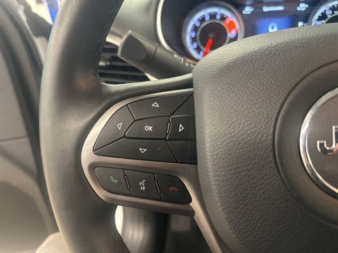 Used 2019 Jeep Cherokee Limited AWD/4WD image 31