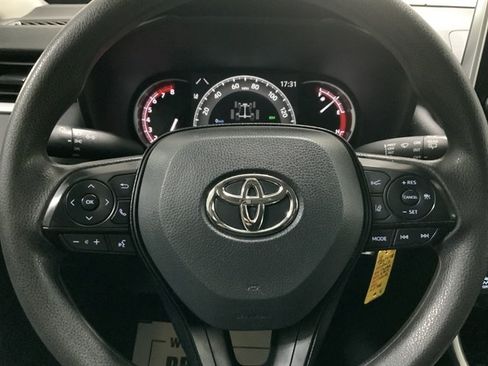 Used 2025 Toyota RAV4 LE AWD/4WD image 22