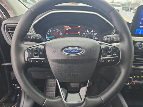 Certified 2022 Ford Escape SE w/ SE Sport Appearance Package image 25
