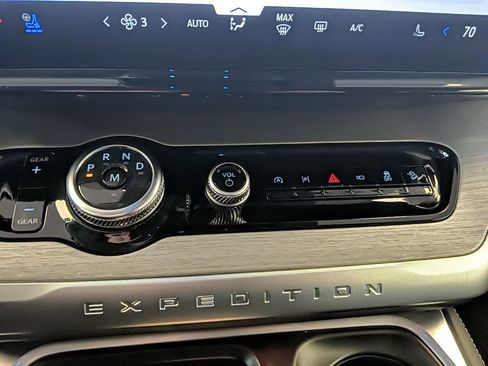 Used 2025 Ford Expedition Max Platinum image 25