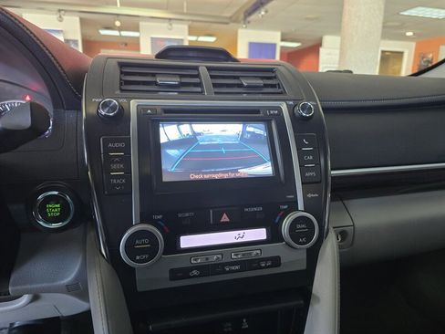 Used 2012 Toyota Camry XLE w/ Leather Pkg image 19