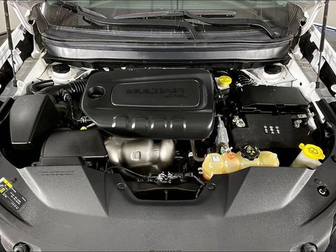 Used 2020 Jeep Cherokee Latitude Plus image 13