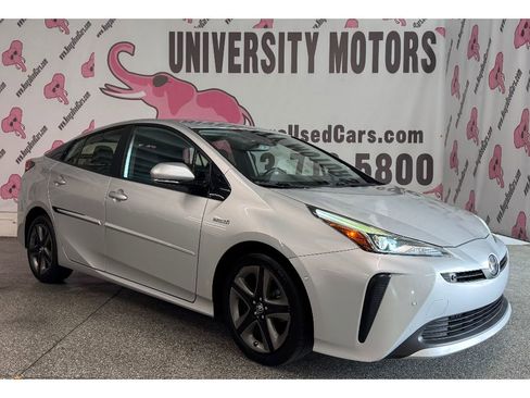 Used 2019 Toyota Prius XLE image 3
