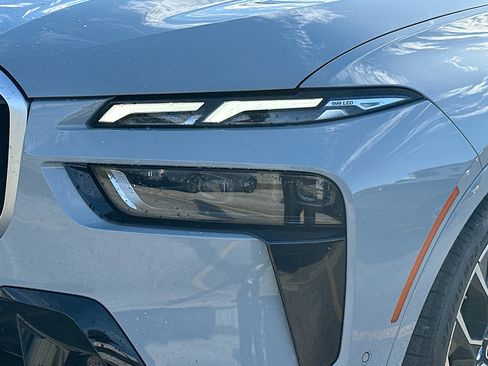 Used 2025 BMW X7 M60i w/ Executive Package image 38