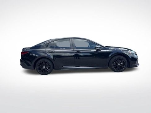 Used 2025 Toyota Camry SE w/ Convenience Package FWD image 4