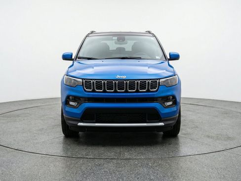 Used 2025 Jeep Compass Limited AWD/4WD image 2
