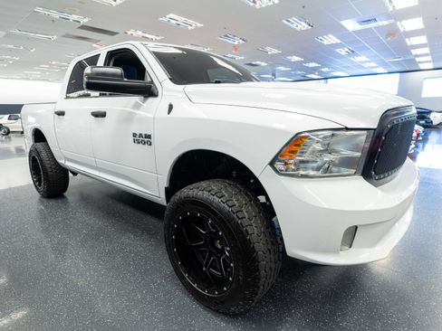 Used 2018 RAM 1500 Express AWD/4WD image 4