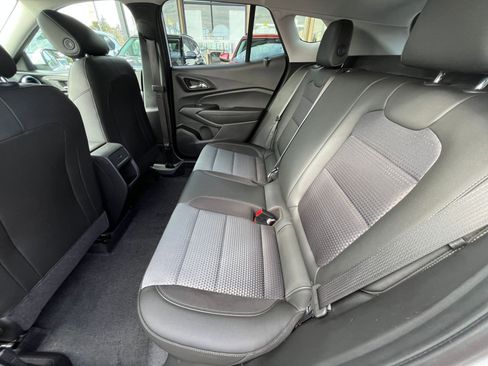 Used 2025 Chevrolet Trax LT image 27