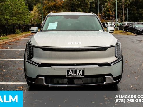 Used 2024 Kia EV9 Land image 10