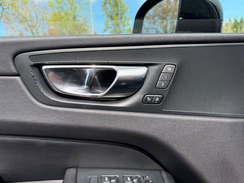 Used 2018 Volvo XC60 T5 Momentum AWD/4WD image 13