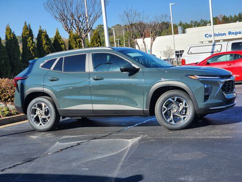 New 2026 Chevrolet Trax LT w/ Driver Confidence Package FWD image 3